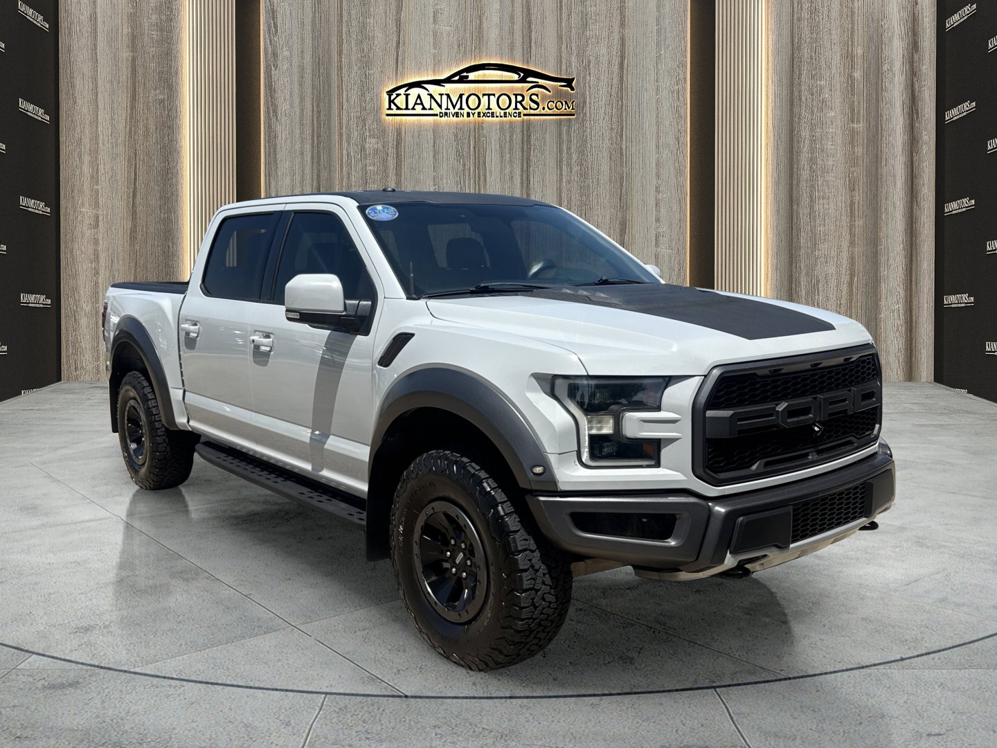 Used 2017 Ford F150 Raptor w/ Equipment Group 802A Luxury AWD/4WD image 4