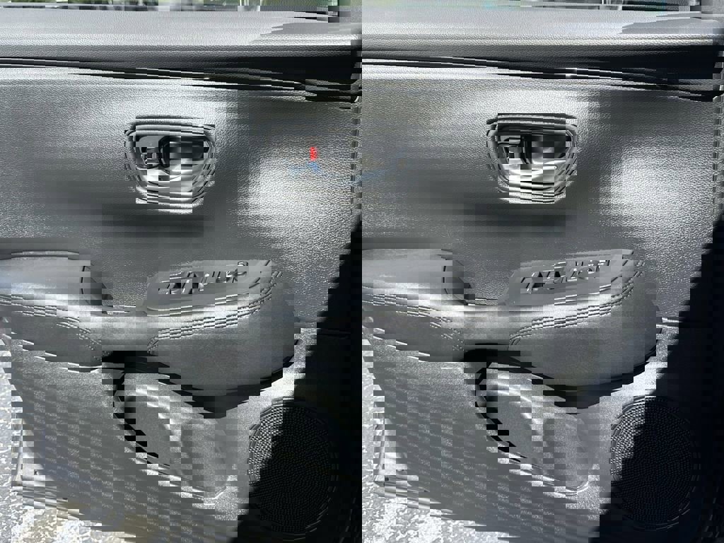 Used 2025 Honda HR-V LX image 19