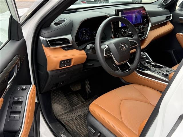 Used 2024 Toyota Highlander Platinum image 9