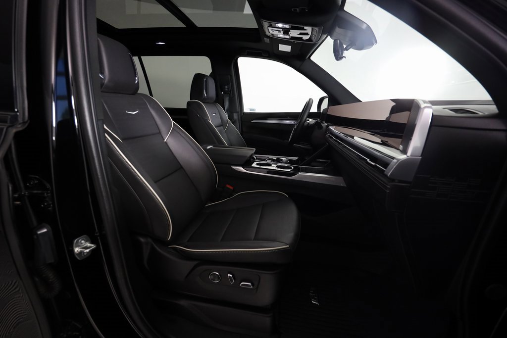 Used 2025 Cadillac Escalade ESV Sport w/ Touring Package image 26