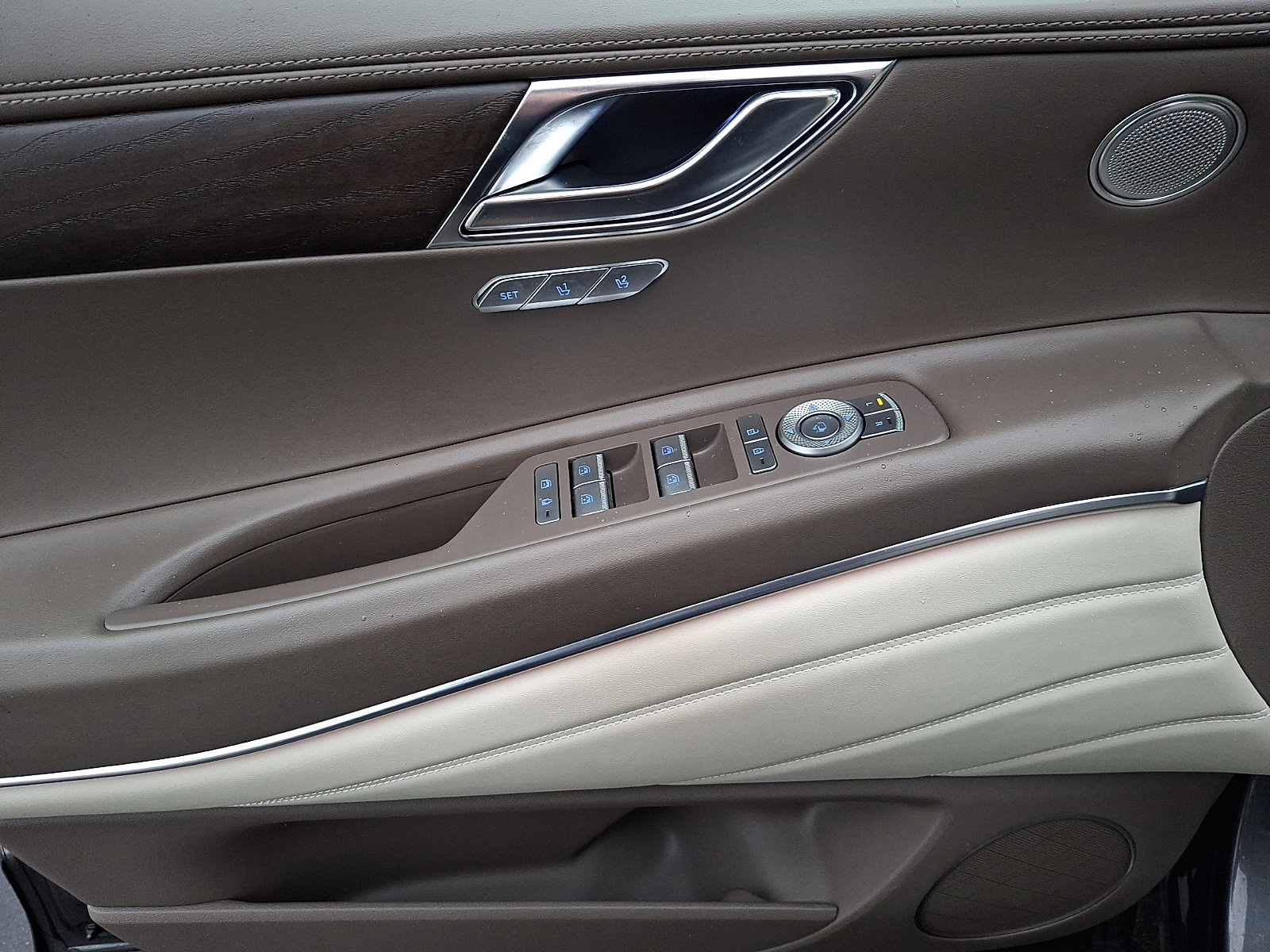 Certified 2023 Genesis GV80 2.5T image 12