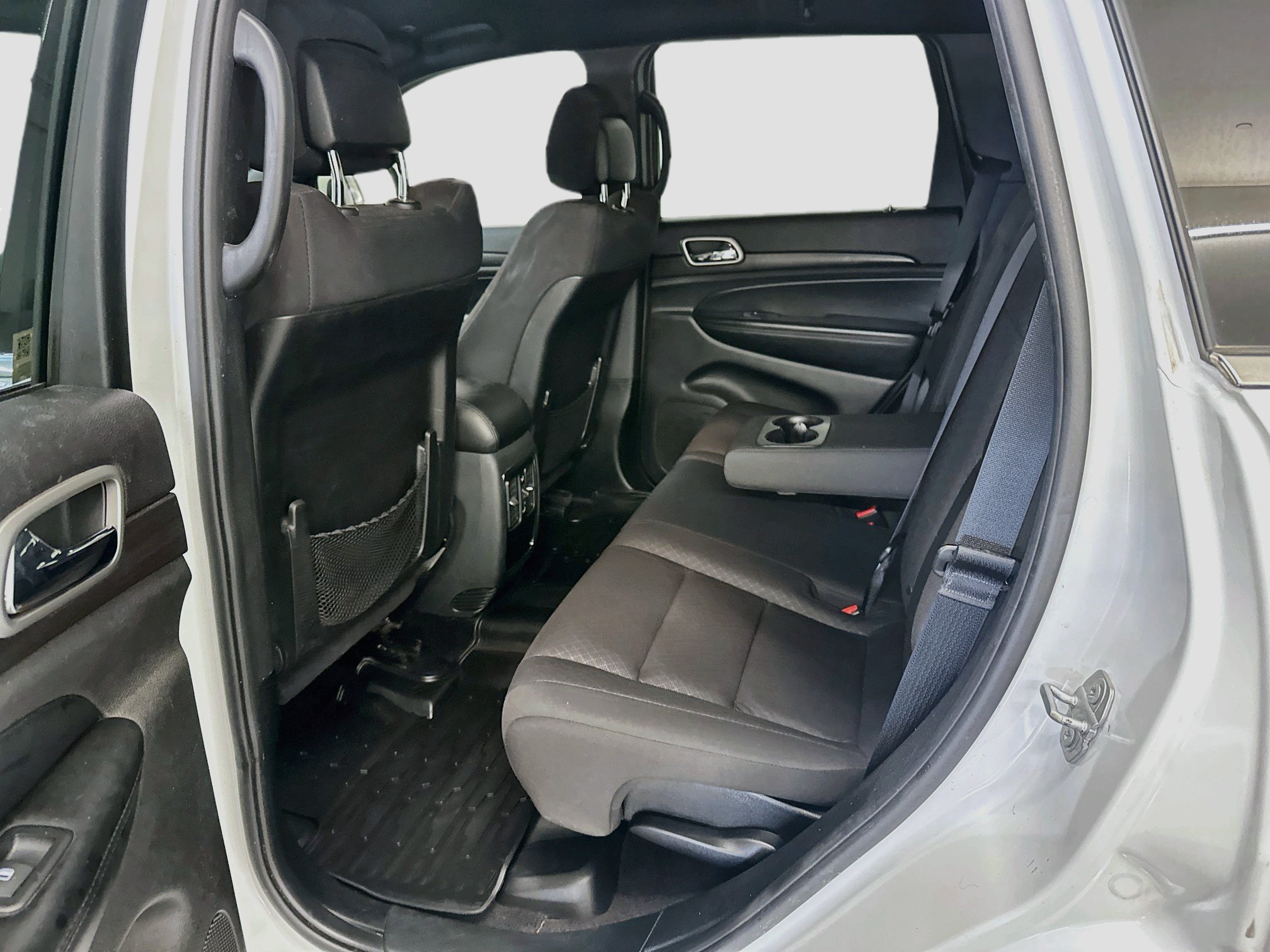 Used 2018 Jeep Grand Cherokee Laredo AWD/4WD image 29
