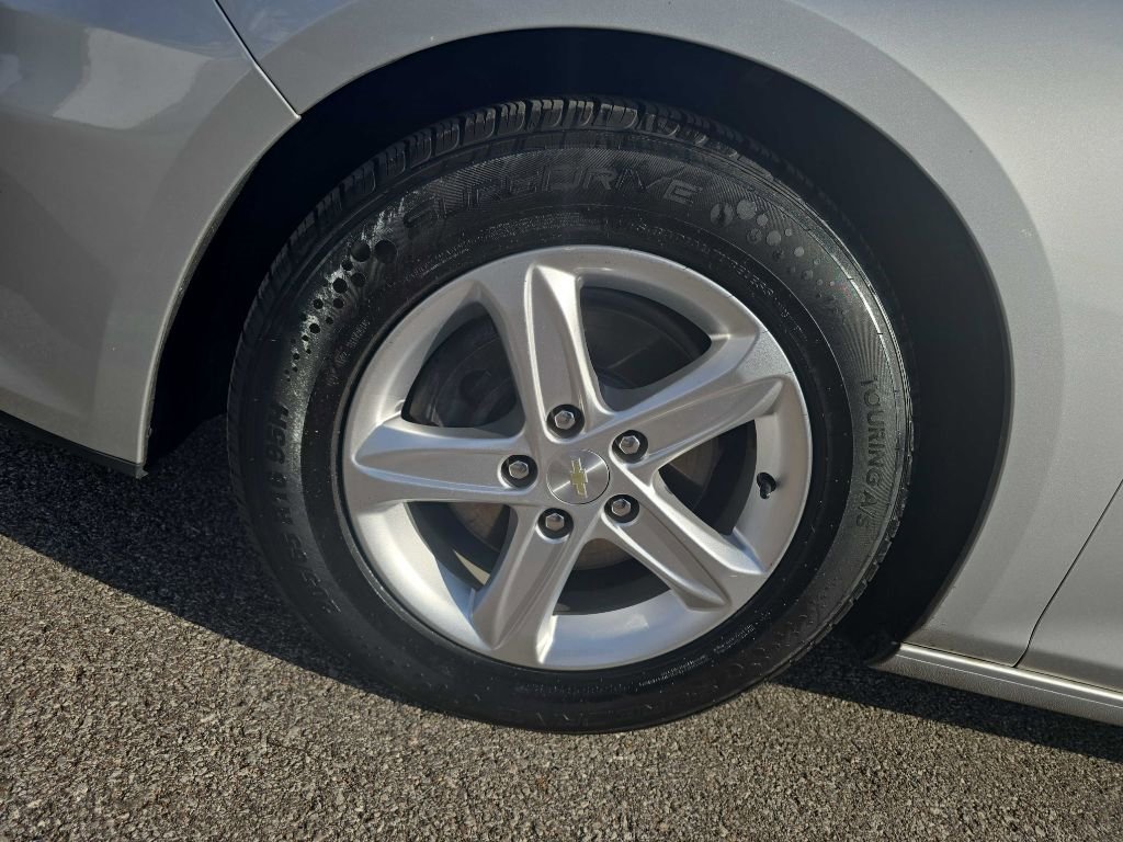 Used 2021 Chevrolet Malibu LS image 33