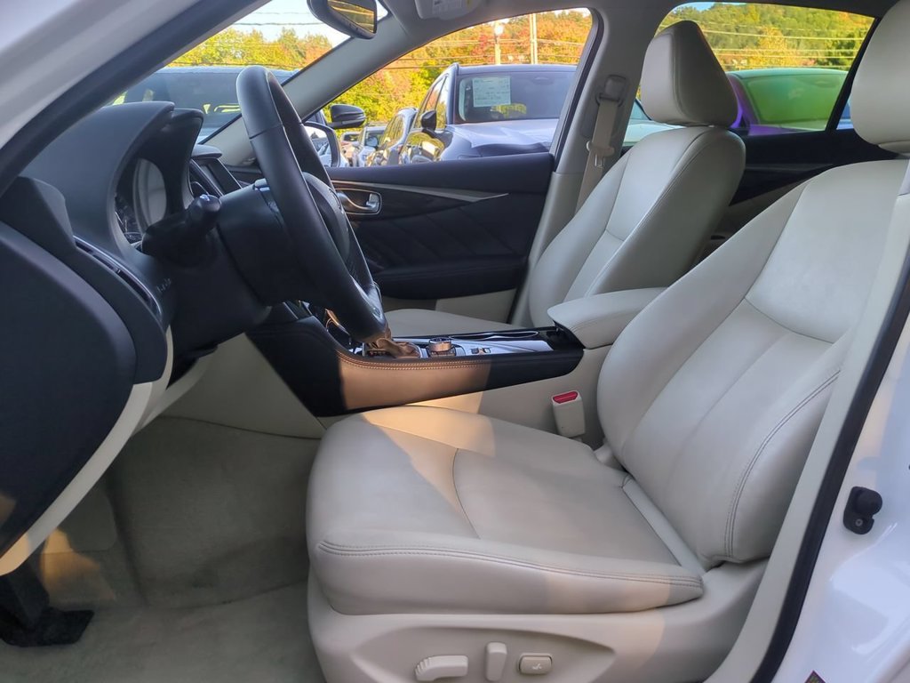 Used 2018 INFINITI Q50 Luxe w/ Essential Package (3.0T Luxe) AWD/4WD image 23
