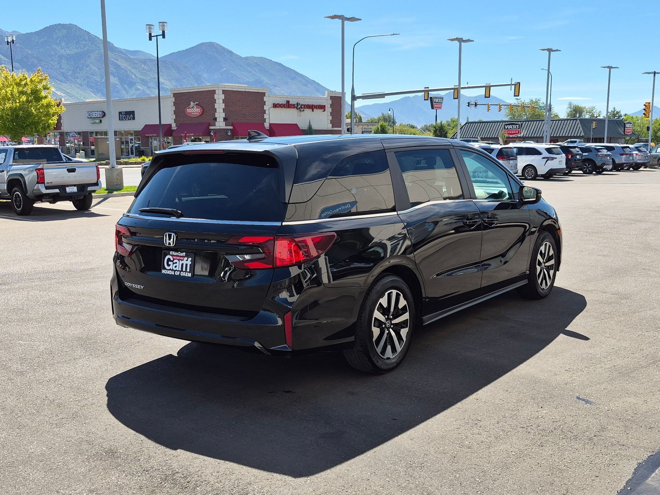 Used 2025 Honda Odyssey EX-L image 3