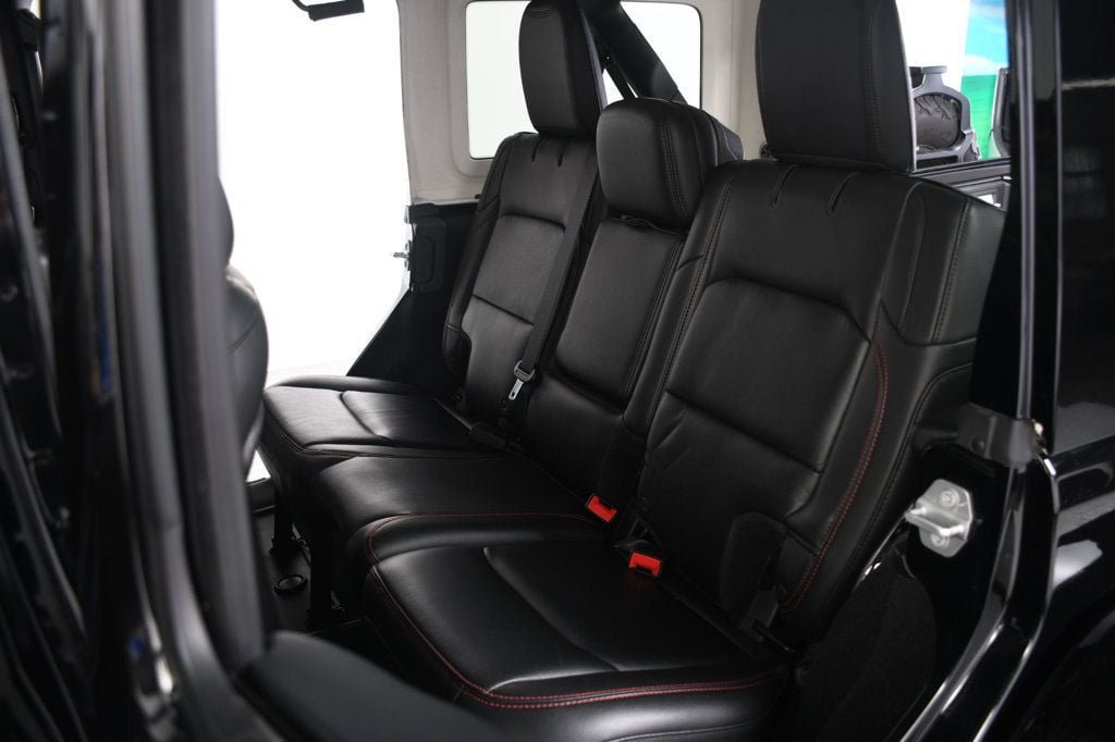Used 2018 Jeep Wrangler Unlimited Rubicon AWD/4WD image 36