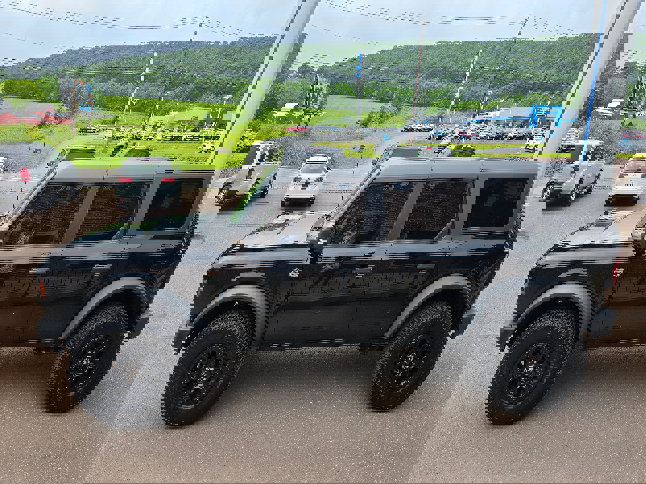 Used 2023 Ford Bronco Wildtrak image 4