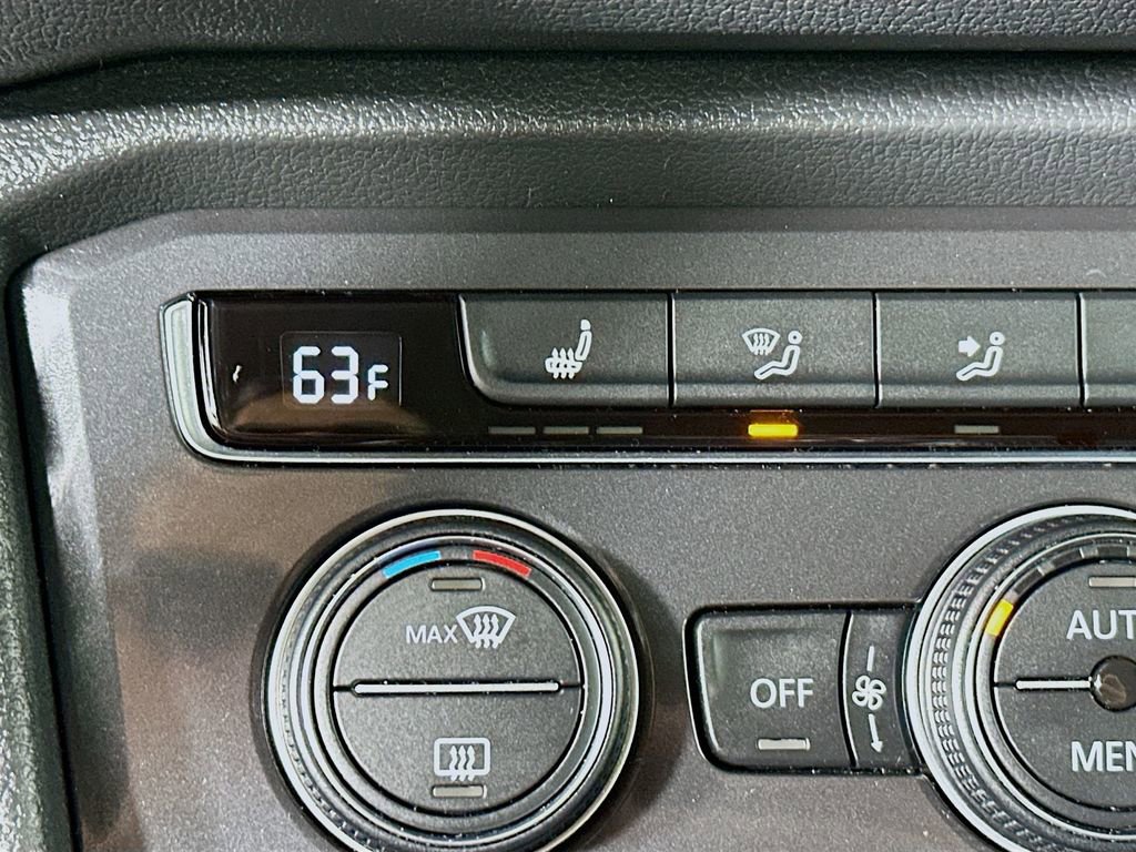 Used 2021 Volkswagen Tiguan SE image 19