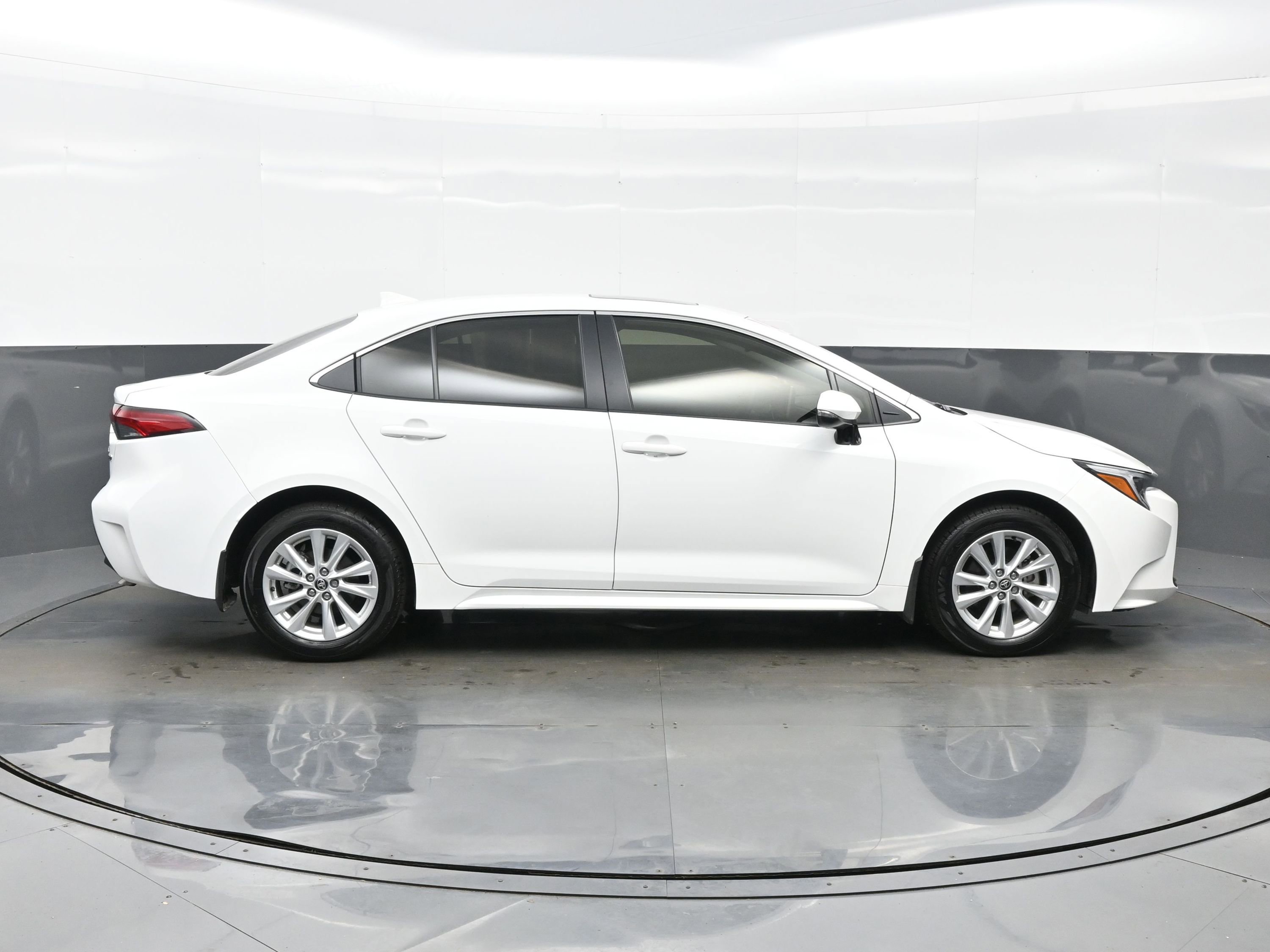 Used 2024 Toyota Corolla XLE FWD image 7