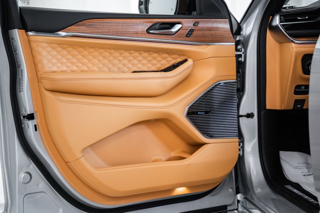 New 2025 Jeep Grand Cherokee Summit image 38