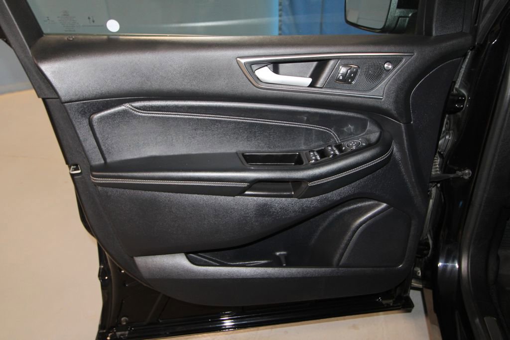 Used 2020 Ford Edge Titanium AWD/4WD image 5