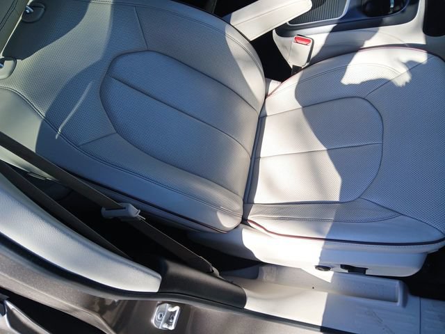 Used 2018 Chrysler Pacifica Limited FWD image 26
