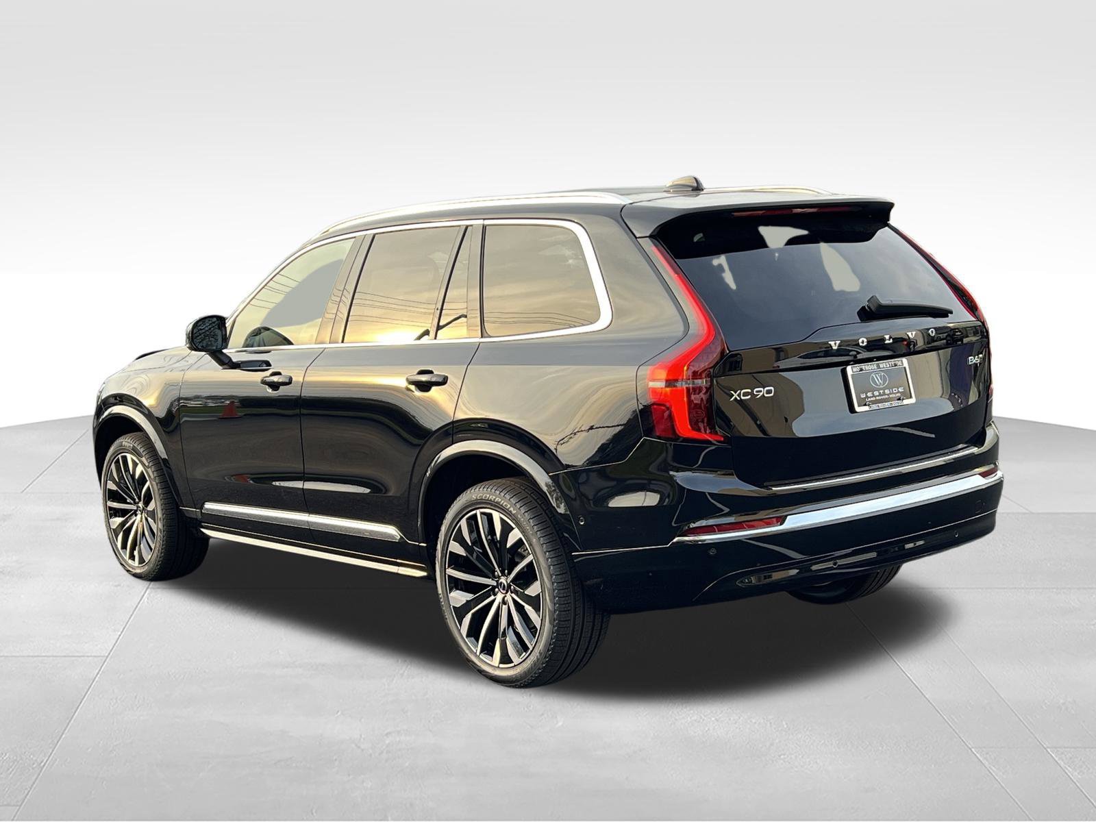 New 2026 Volvo XC90 B6 Plus w/ Protection Package Premier AWD/4WD image 4