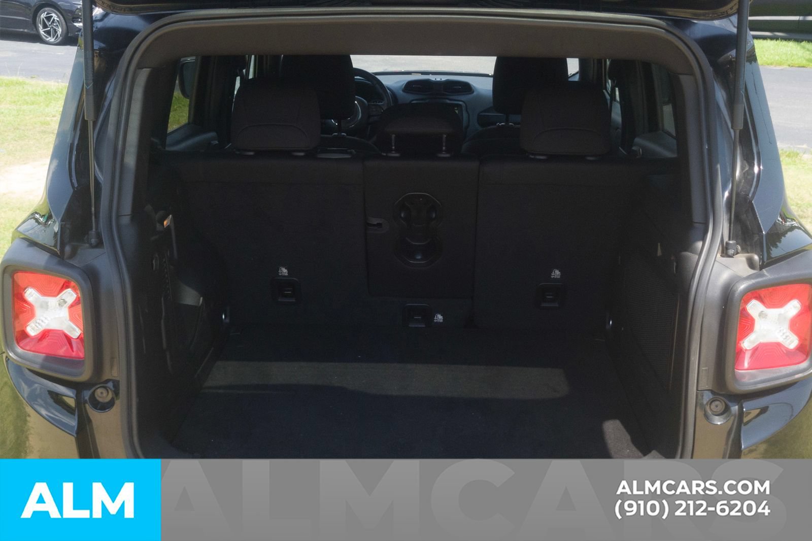 Used 2022 Jeep Renegade Altitude w/ Sun/Sound Group AWD/4WD image 8