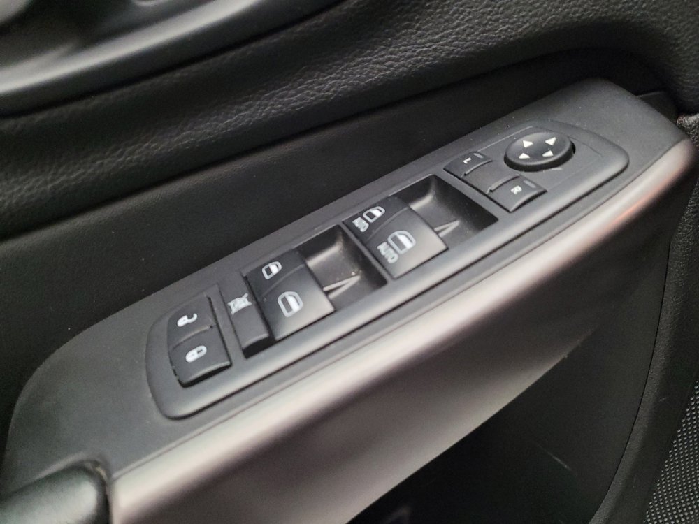 Used 2019 Jeep Cherokee Latitude Plus w/ Comfort/Convenience Group FWD image 27