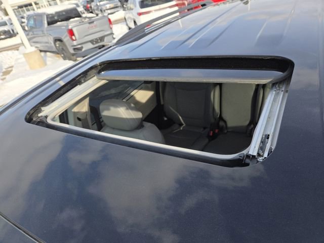 Used 2024 Toyota Sienna XLE image 3