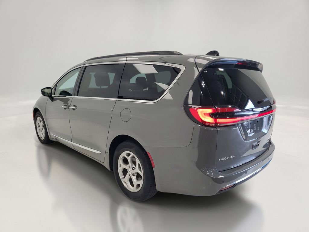 Used 2023 Chrysler Pacifica Limited FWD image 4