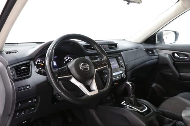 Used 2018 Nissan Rogue SV w/ Premium Package image 16