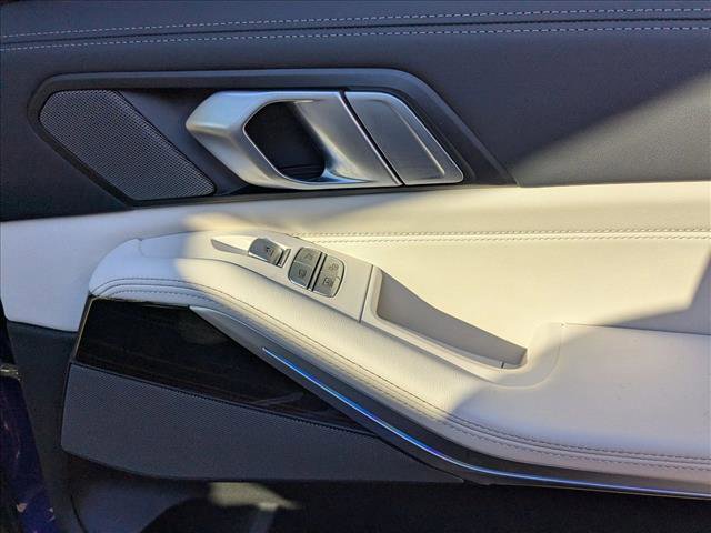 Used 2025 BMW X7 M60i w/ Executive Package image 25