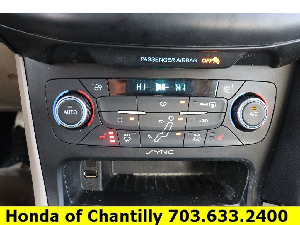 Used 2018 Ford Focus SE w/ SE Appearance Package image 18