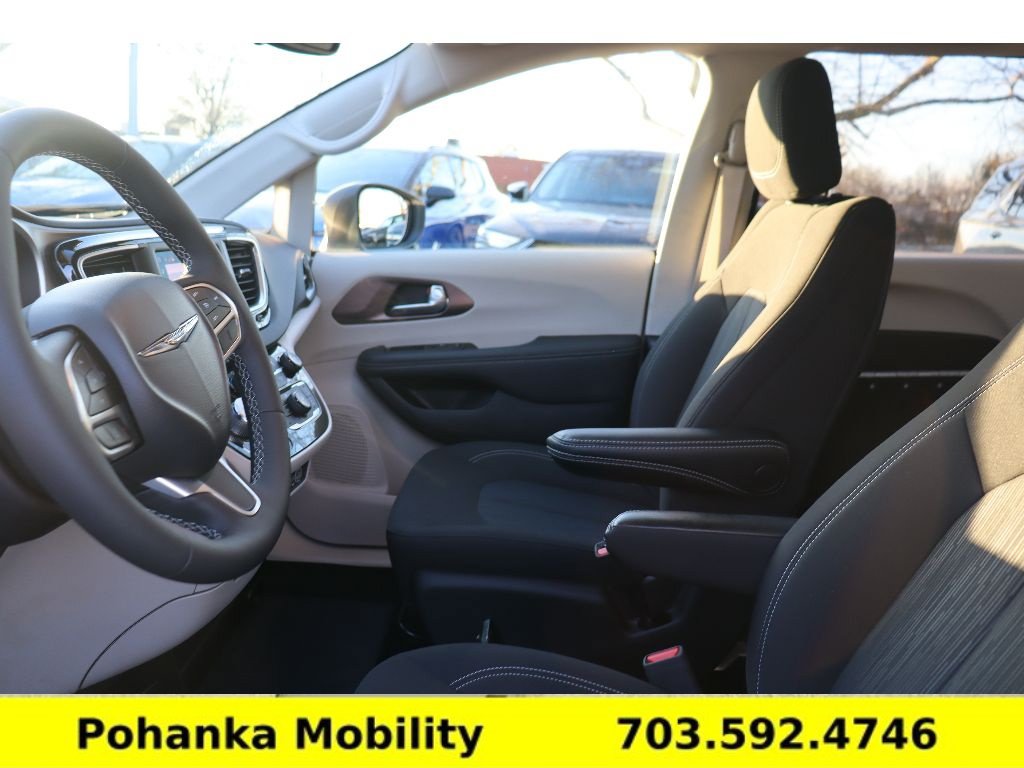 Used 2024 Chrysler Voyager LX FWD image 26