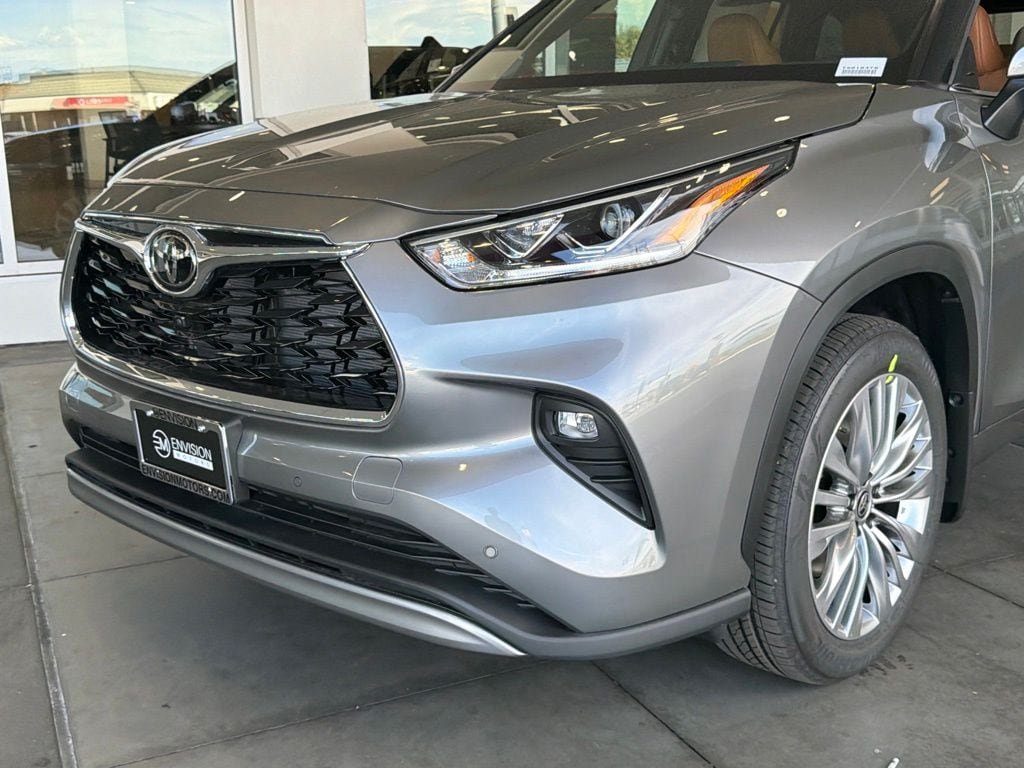 New 2026 Toyota Highlander Platinum AWD/4WD image 3