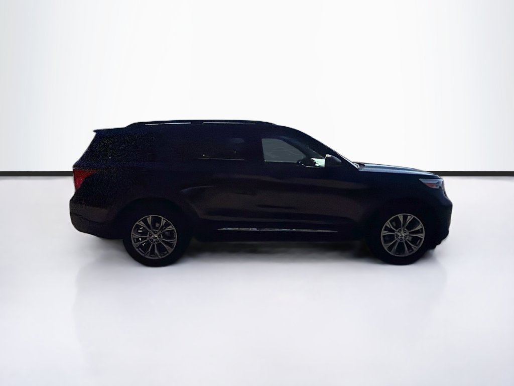 Used 2023 Ford Explorer XLT w/ Equipment Group 202A AWD/4WD image 4
