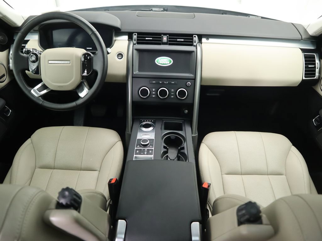 Used 2020 Land Rover Discovery Landmark image 13