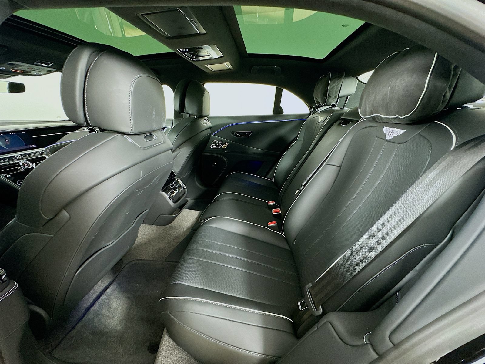 Used 2024 Bentley Flying Spur V8 AWD/4WD image 40