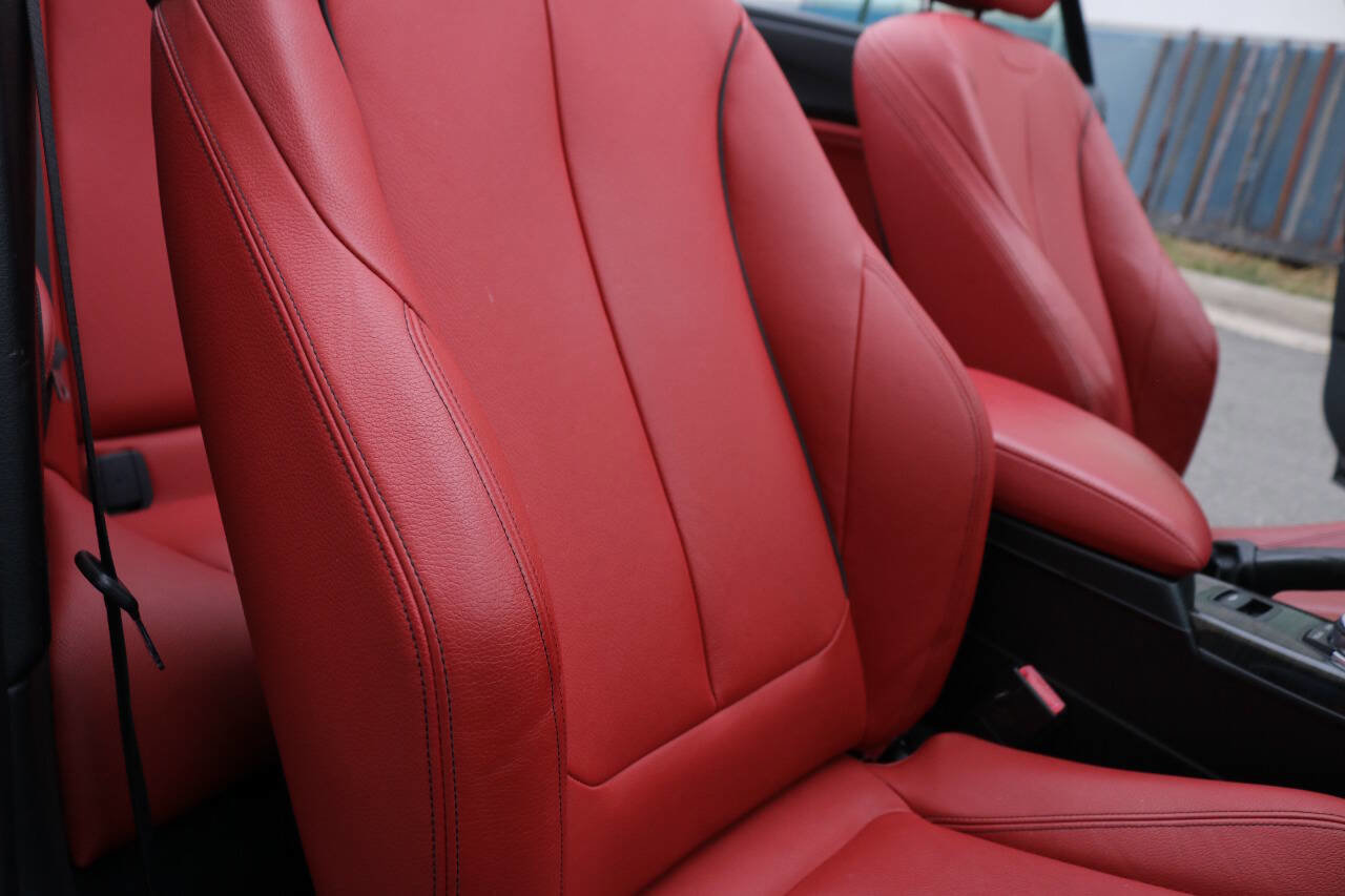 Used 2016 BMW M235i Convertible image 23
