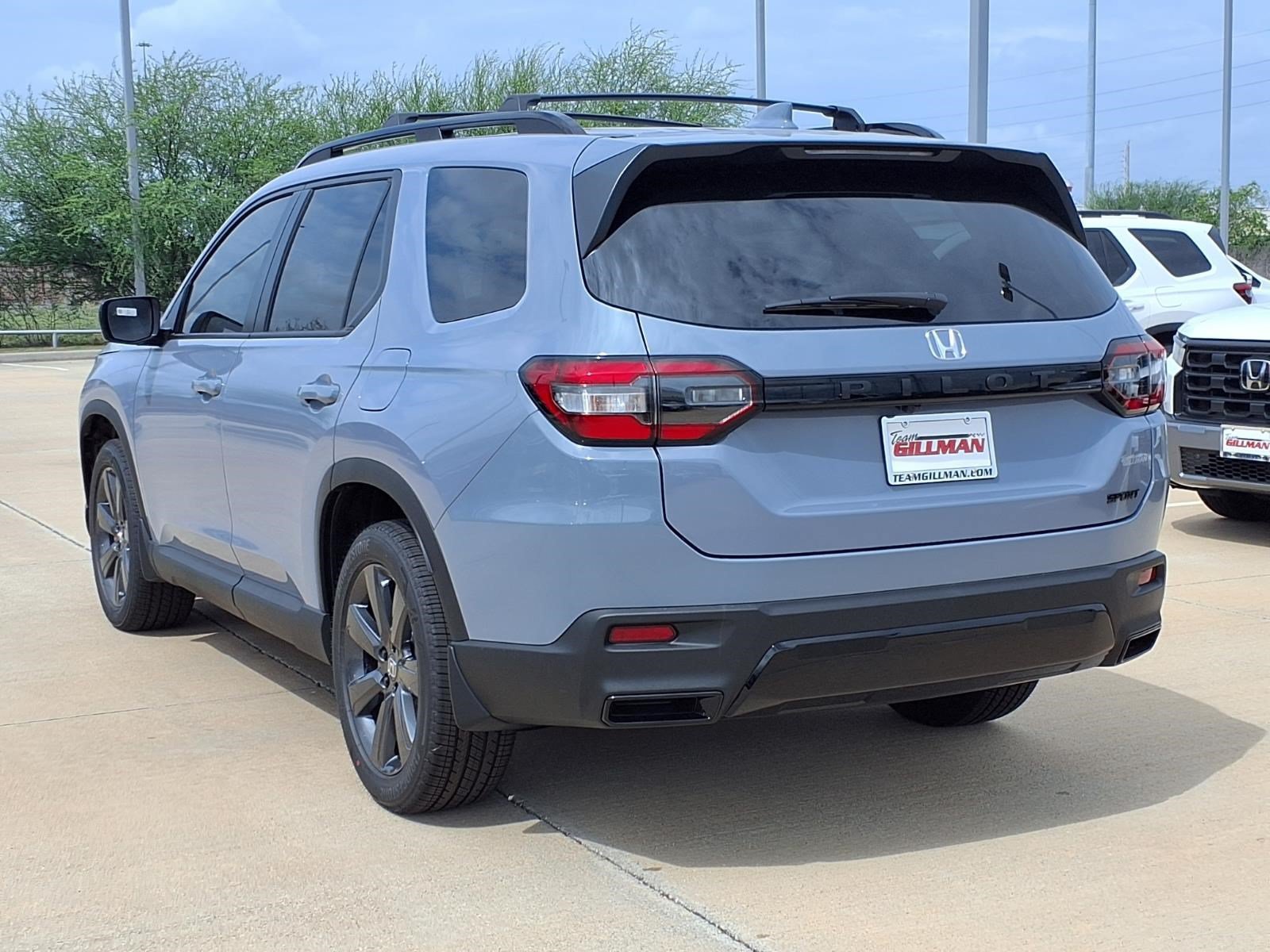 New 2026 Honda Pilot Sport image 2