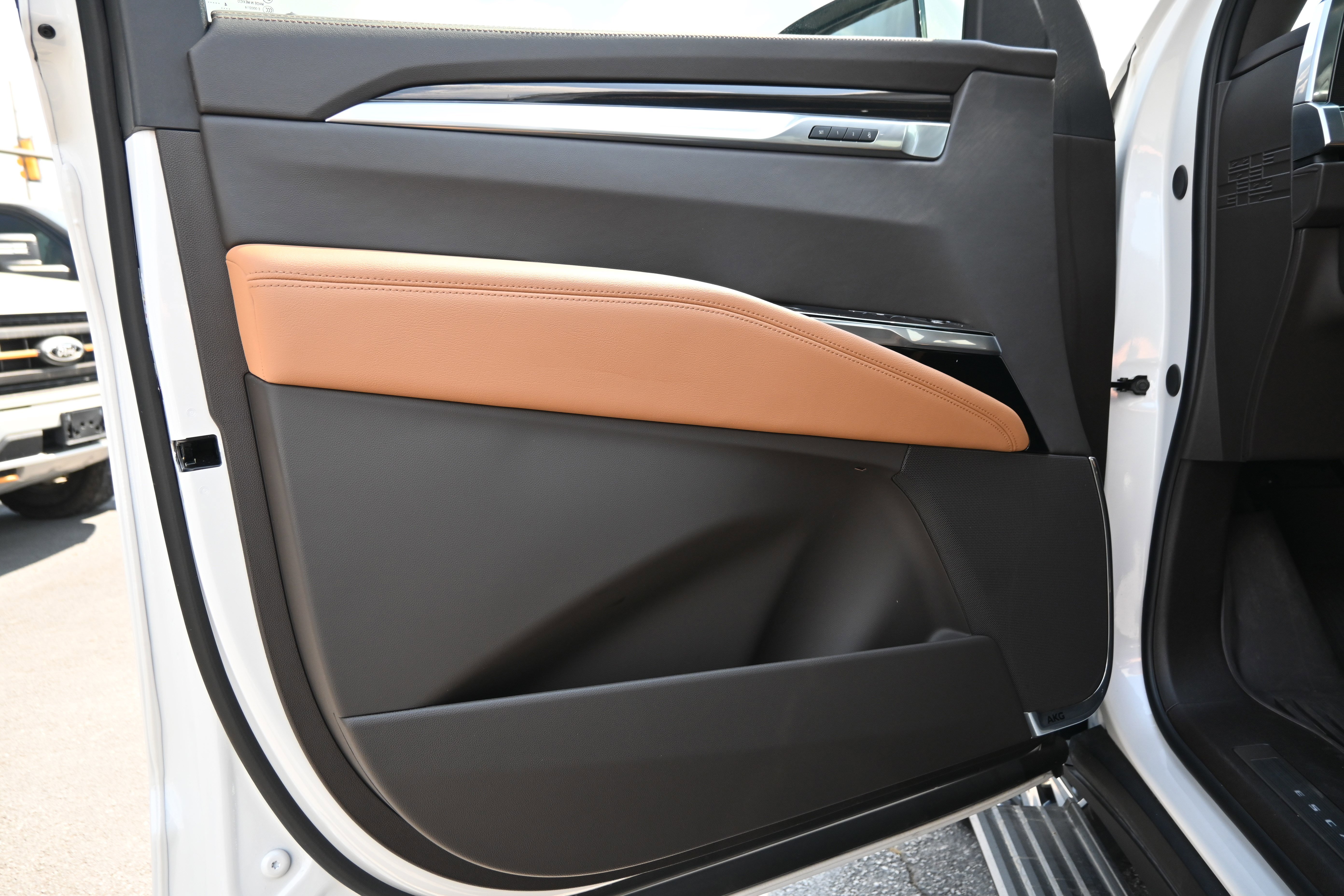 Used 2025 Cadillac Escalade Premium Luxury w/ Touring Package image 32