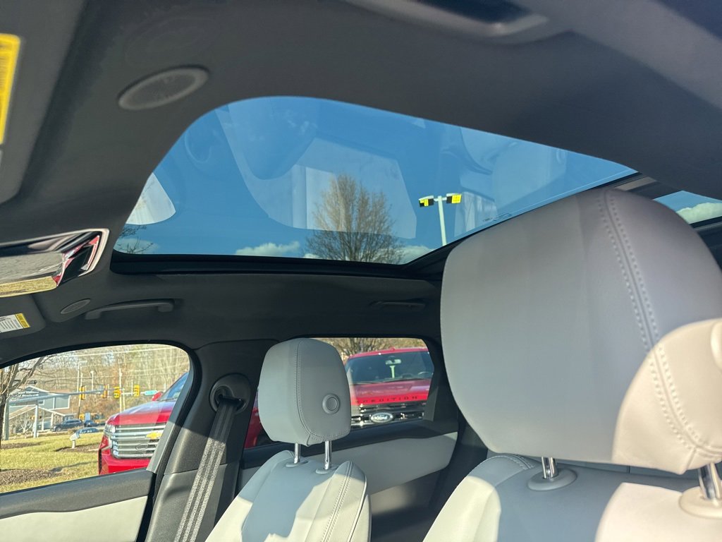 Used 2026 Land Rover Range Rover Velar S image 12