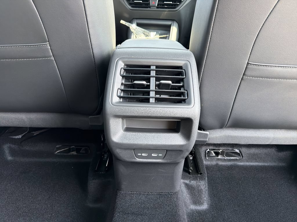 New 2026 Volkswagen Tiguan SE R-Line FWD image 21