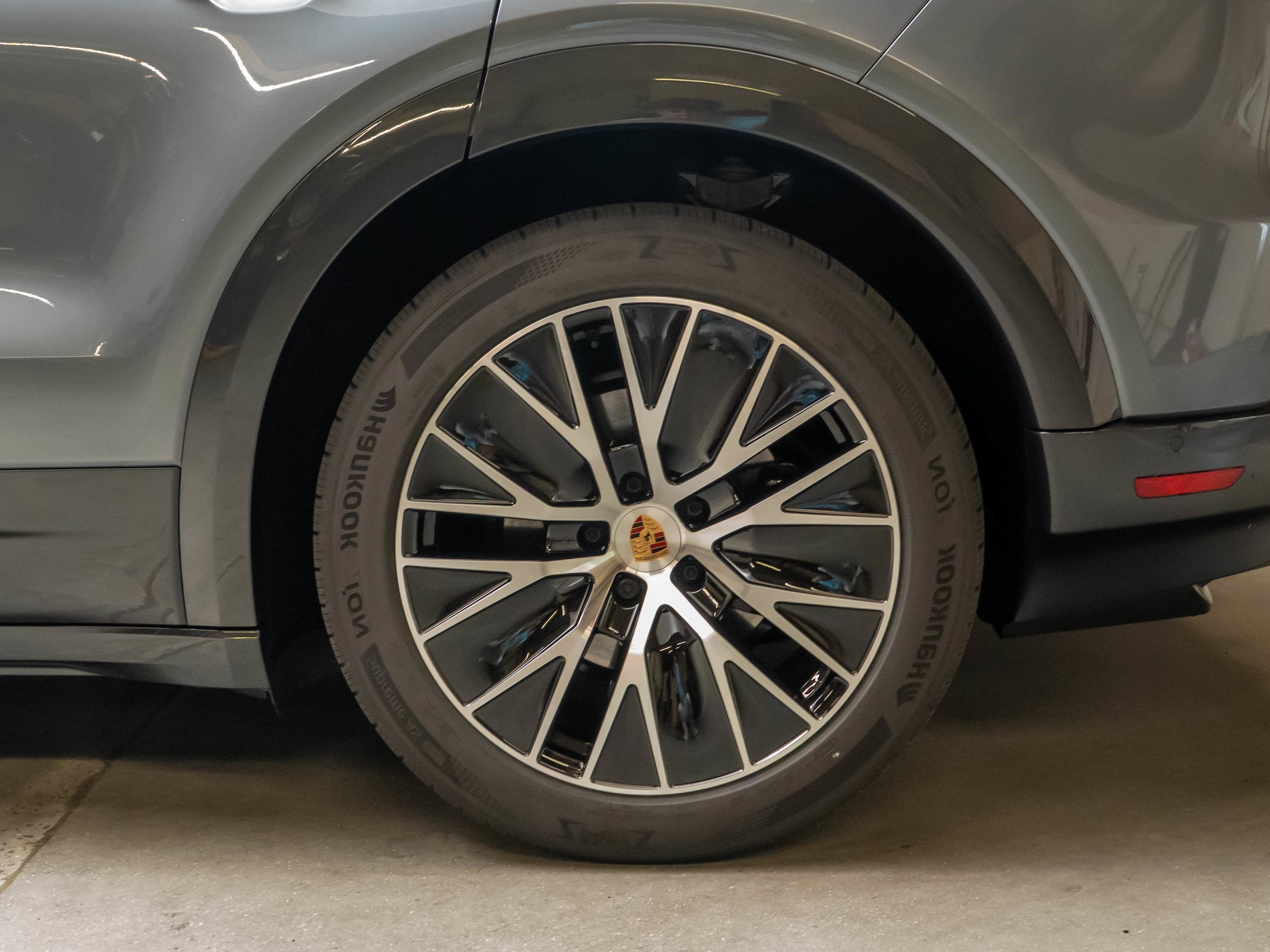 New 2026 Porsche Cayenne Electric AWD/4WD image 16