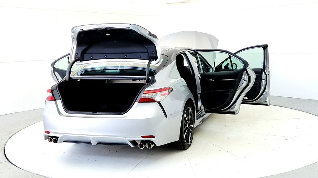 Used 2019 Toyota Camry XSE w/ Navigation Package FWD image 11