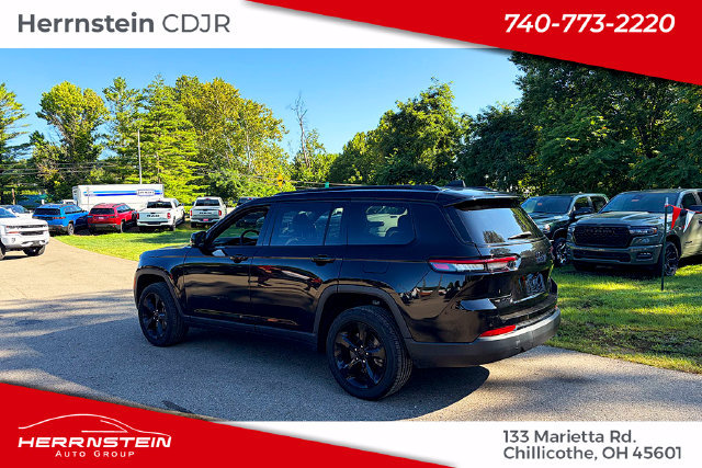 Used 2023 Jeep Grand Cherokee L Laredo AWD/4WD image 5