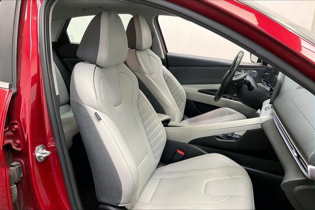 Used 2023 Hyundai Elantra Limited FWD image 5