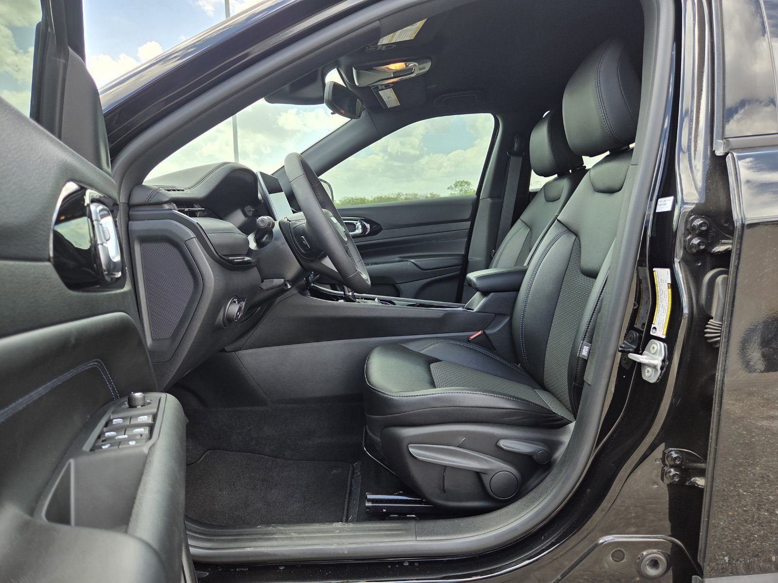 New 2026 Jeep Compass Latitude AWD/4WD image 13
