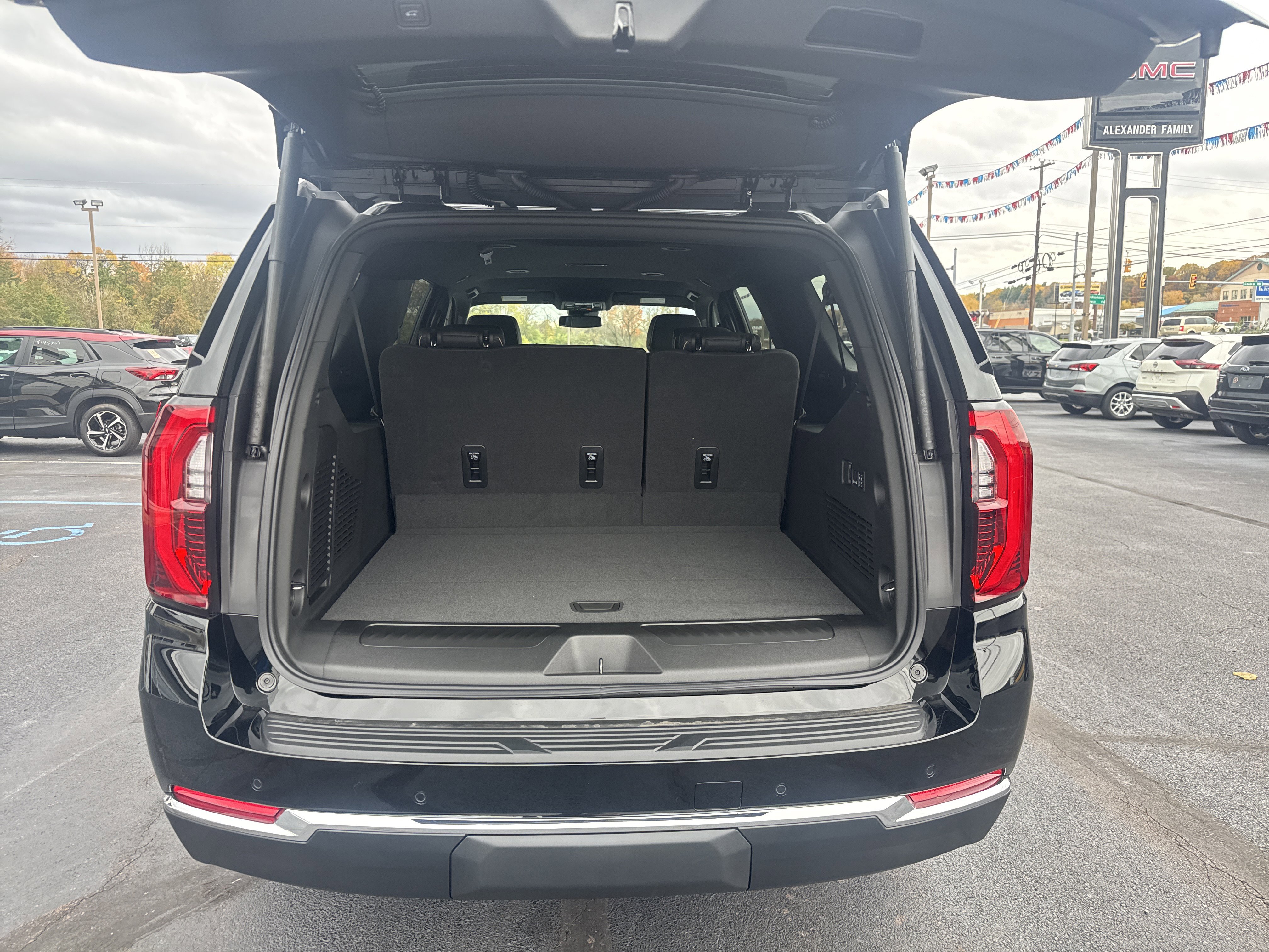 New 2026 GMC Yukon XL Elevation image 5