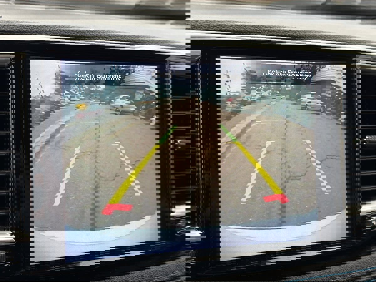 Used 2021 Chrysler Pacifica Touring-L image 39