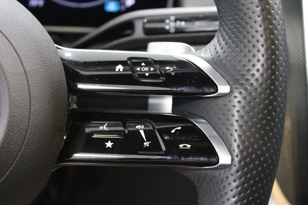 Used 2024 Mercedes-Benz GLC 300 4MATIC image 35