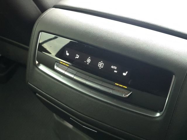 Used 2024 Cadillac Escalade Premium Luxury AWD/4WD image 18