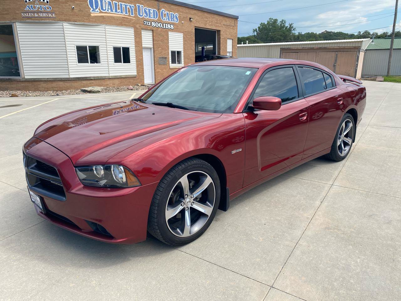 Used 2014 Dodge Charger SXT RWD image 2