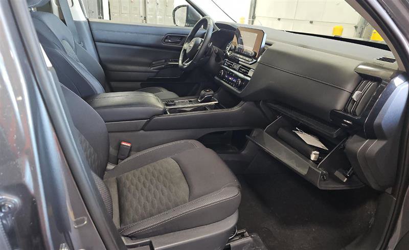 Used 2023 Nissan Pathfinder SV w/ SV Premium Package image 9