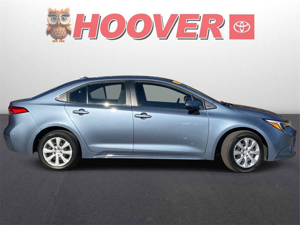 Used 2025 Toyota Corolla LE image 2