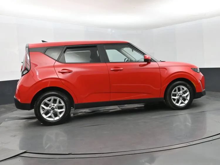 Used 2024 Kia Soul LX w/ LX Technology Package FWD image 4