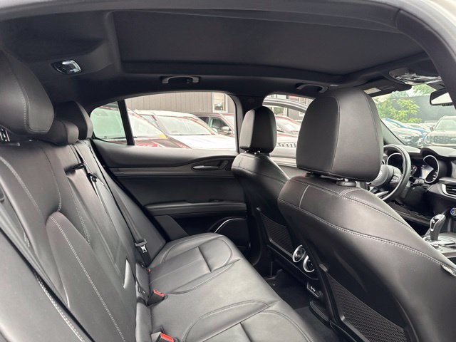 Used 2023 Alfa Romeo Stelvio Ti AWD/4WD image 33