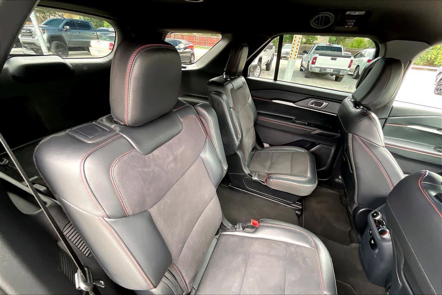 Used 2025 Ford Explorer ST AWD/4WD image 19