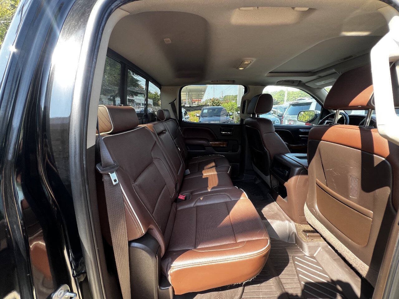 Used 2015 Chevrolet Silverado 1500 High Country w/ High Country Premium Package AWD/4WD image 11